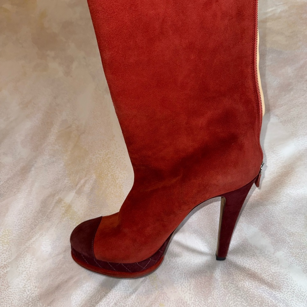 COPY - Chanel 2012 Interlocking CC Logo Boots
Size: 11 | IT 41 - Picture 6 of 6